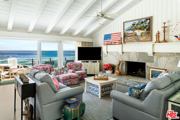 Fireplace, Interior, Living room, Water