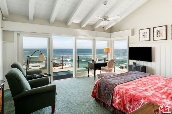 Bedroom, Interior, Water