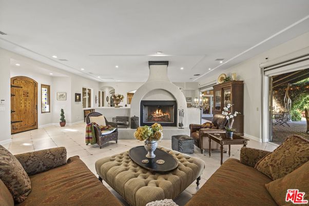 Fireplace, Interior, Living room, Recessed Lighting