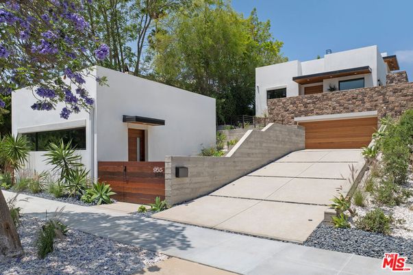 Attached, Exterior, Facade, Modern