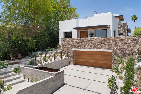 Attached, Exterior, Facade, Modern