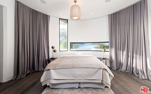 Interior, Pendant Lights, Recessed Lighting, Wood Texture Flooring