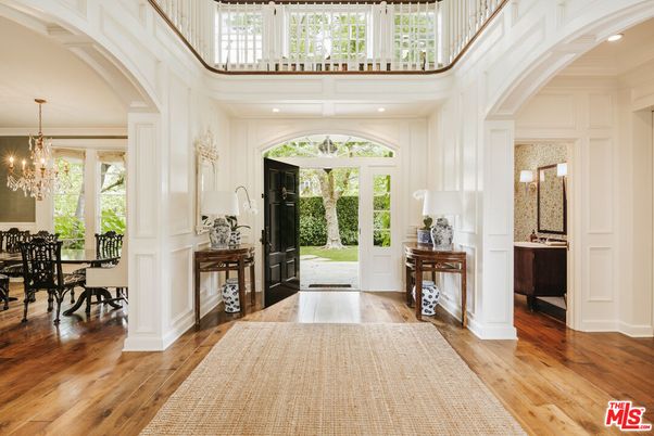 Chandelier, Dining room, Interior, Recessed Lighting, Wood Texture Flooring