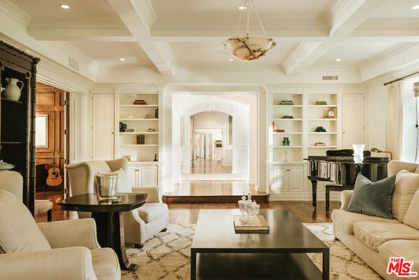 Interior, Living room, Pendant Lights, Piano, Recessed Lighting, Wood Texture Flooring