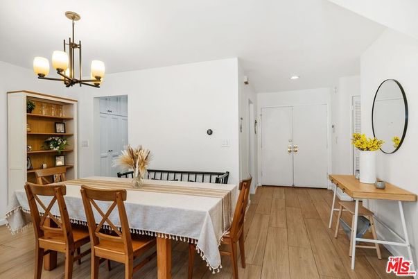 Chandelier, Dining room, Interior, Recessed Lighting, Wood Texture Flooring