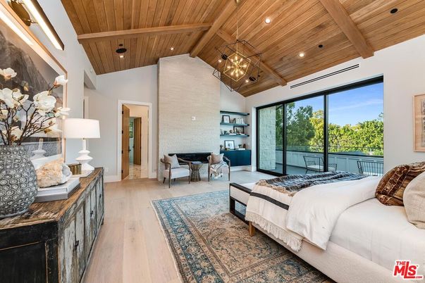 Bedroom, Interior, Pendant Lights, Recessed Lighting, Wooden Beams, Wooden Ceilings, Wood Texture Flooring