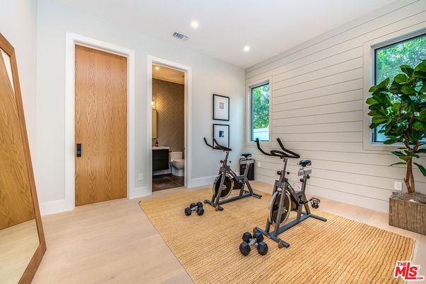 Fitness Equipment, Interior, Recessed Lighting, Wood Texture Flooring