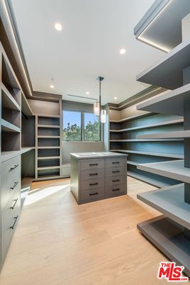 Interior, Pendant Lights, Recessed Lighting, Walk-in Closets, Wood Texture Flooring