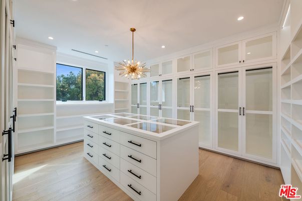 Interior, Pendant Lights, Recessed Lighting, Walk-in Closets, Wood Texture Flooring