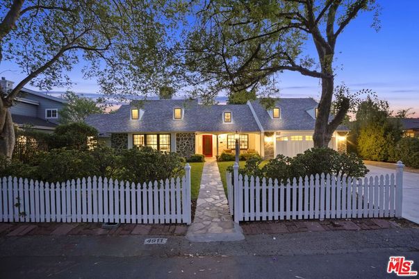 Exterior, Facade, Cape Cod