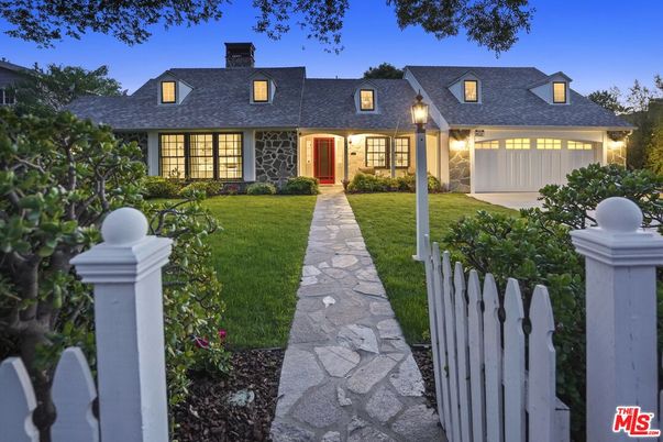 Attached, Backyard, Exterior, Facade, French Provincial