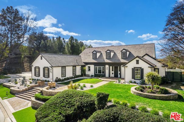 Backyard, Exterior, Facade, French Provincial