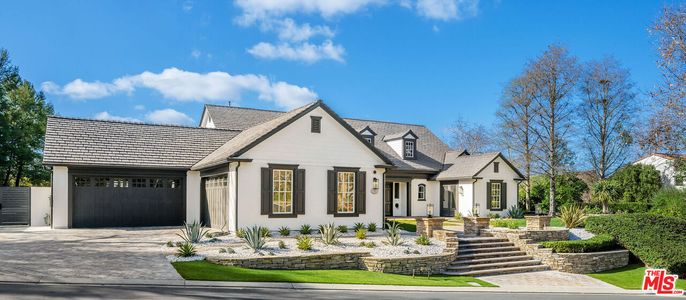 Attached, Exterior, Facade, Farmhouse