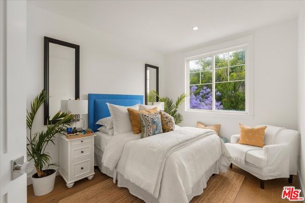 Bedroom, Interior, Recessed Lighting, Water, Wood Texture Flooring