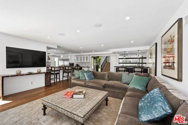 Dining room, Interior, Kitchen, Living room, Pendant Lights, Recessed Lighting, Wood Texture Flooring