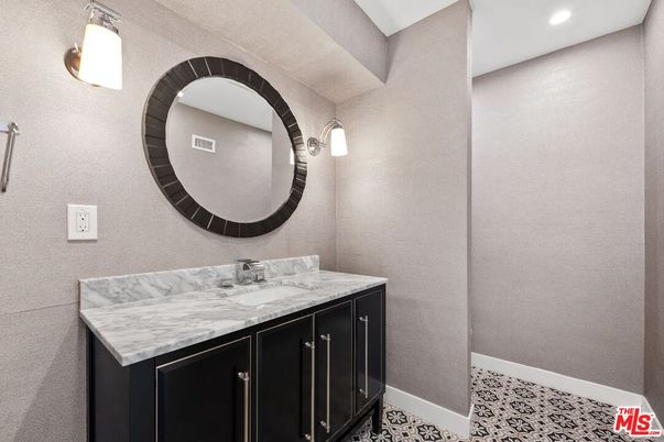 Bathroom, Interior, Recessed Lighting