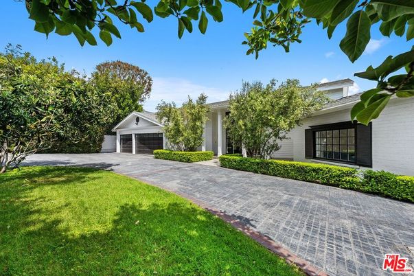 Backyard, Detached Garage, Exterior
