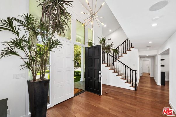 Interior, Pendant Lights, Recessed Lighting, Wood Texture Flooring