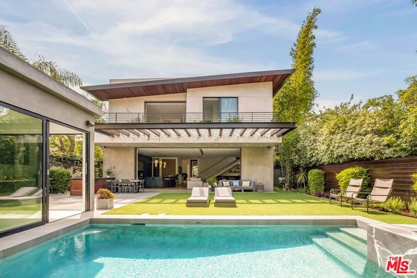 Backyard, Exterior, Pool