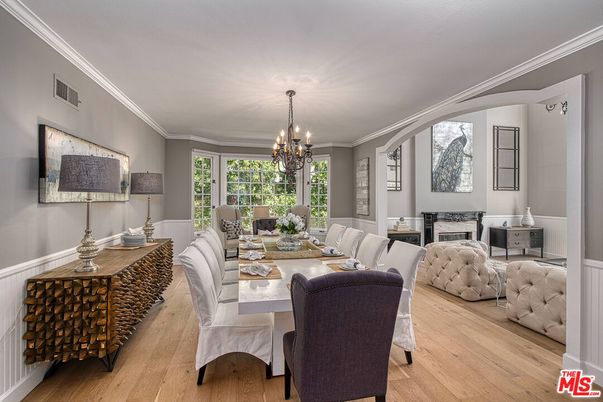 Chandelier, Dining room, Fireplace, Interior, Wood Texture Flooring