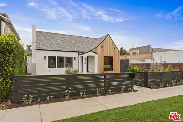 Backyard, Exterior, Facade, Farmhouse