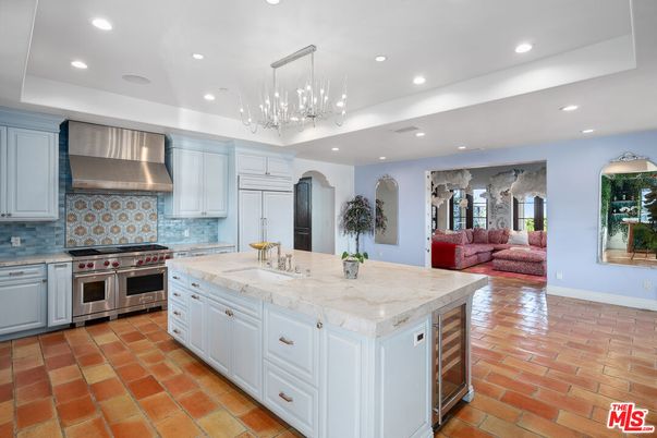 Chandelier, Interior, Kitchen, Recessed Lighting, Stainless Steel Appliances