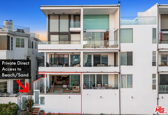 Exterior, Facade, Modern