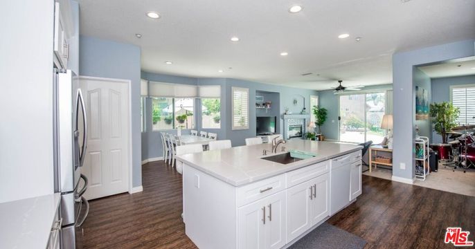 Dining room, Interior, Kitchen, Recessed Lighting, Wood Texture Flooring