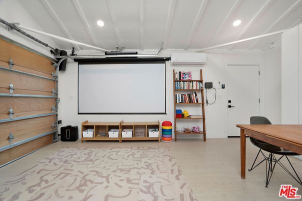 Interior, Projection Screen, Recessed Lighting