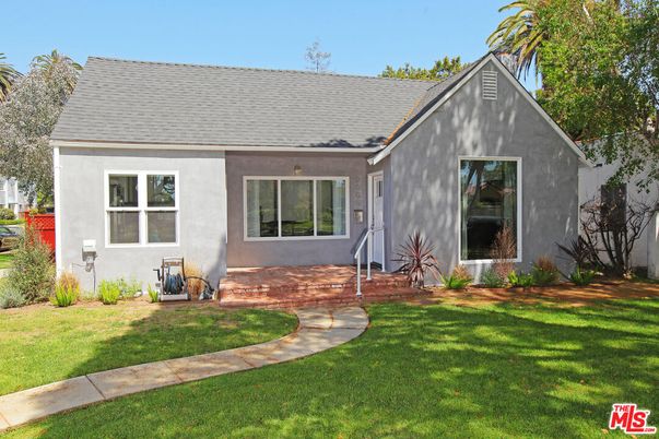 Backyard, Exterior, Facade, Ranch