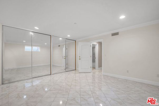 Empty room, Interior, Marble, Recessed Lighting