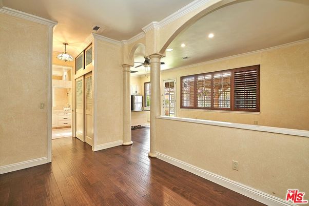 Interior, Pendant Lights, Recessed Lighting, Wood Texture Flooring
