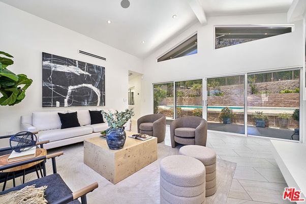 Interior, Living room, Marble, Marble Walls, Recessed Lighting