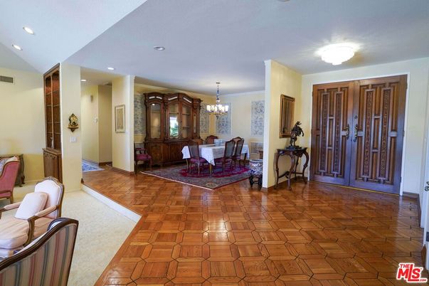 Chandelier, Dining room, Interior, Recessed Lighting