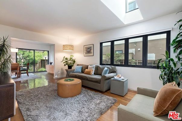 Interior, Living room, Pendant Lights, Wood Texture Flooring