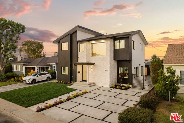 Backyard, Exterior, Facade, Modern