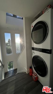 Interior, Utility Closets, Washer, Wood Texture Flooring