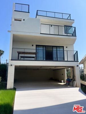 Attached, Exterior, Facade, Modern