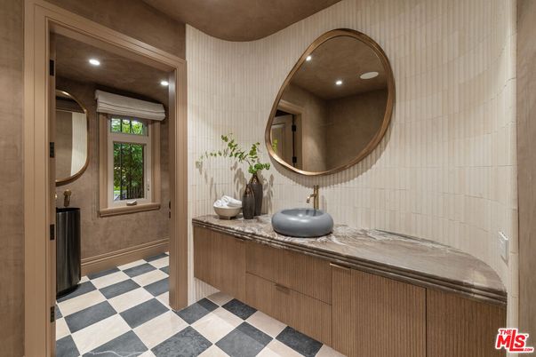 Bathroom, Interior, Recessed Lighting