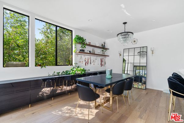 Chandelier, Dining room, Interior, Recessed Lighting, Wood Texture Flooring