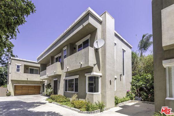Attached, Exterior, Facade, Modern