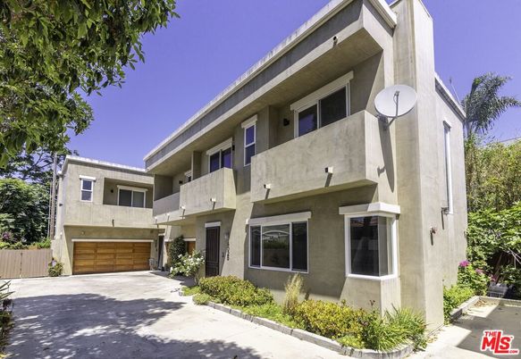 Attached, Exterior, Facade, Modern
