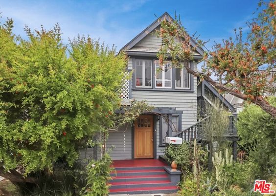 Exterior, Facade, Queen Anne Victorian