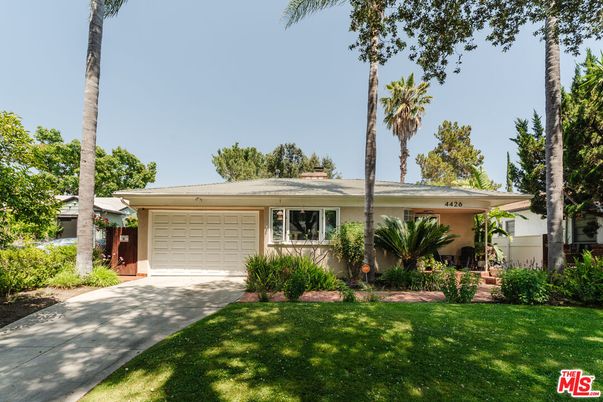 Attached, Exterior, Facade, Ranch