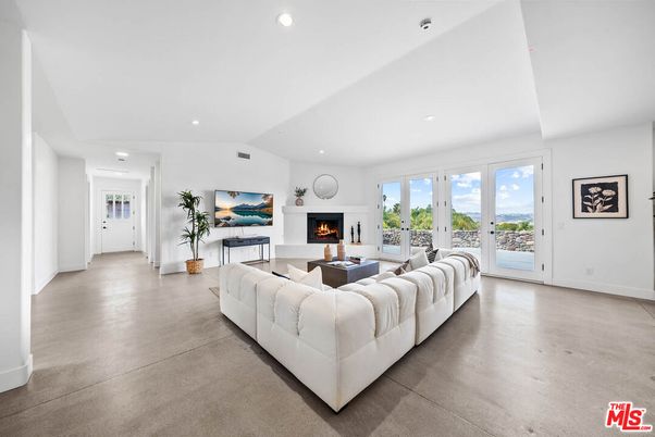 Fireplace, Interior, Living room, Recessed Lighting