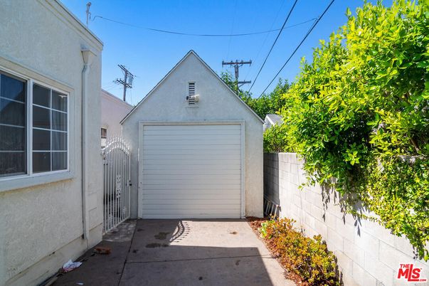Detached Garage, Exterior