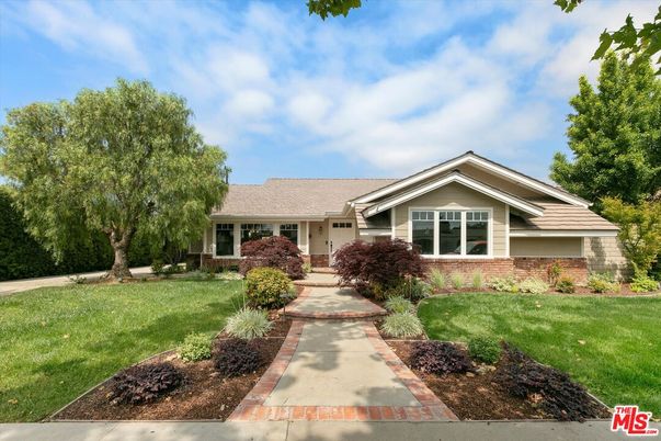 Exterior, Facade, Brick Facade, Ranch