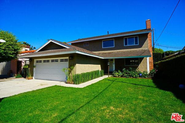 Attached, Backyard, Exterior, Facade, Split Level