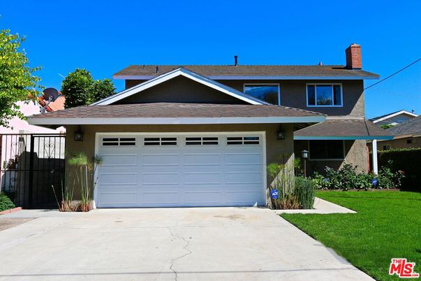 Attached, Exterior, Facade, Ranch