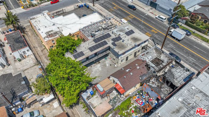Exterior, Drone